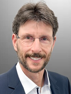 Arne Lentz - Verkaufsleitung Transporter.jpg