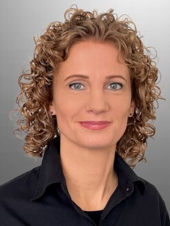 Cathrin Hoffmann - Gastgeberin.jpg