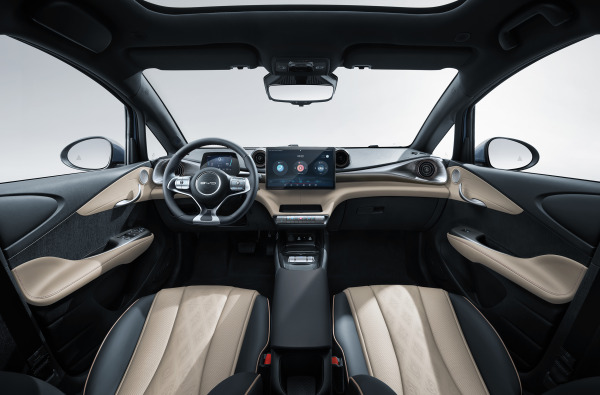 22、DOLPHIN_LHD_Yellow_Front row large interior_download_JPG 2500px.jpg